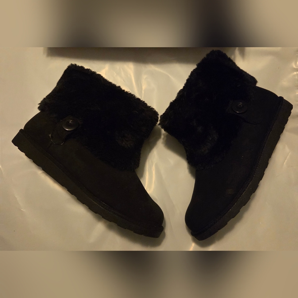 Arizona Jean Company Black Faux Fur Boots